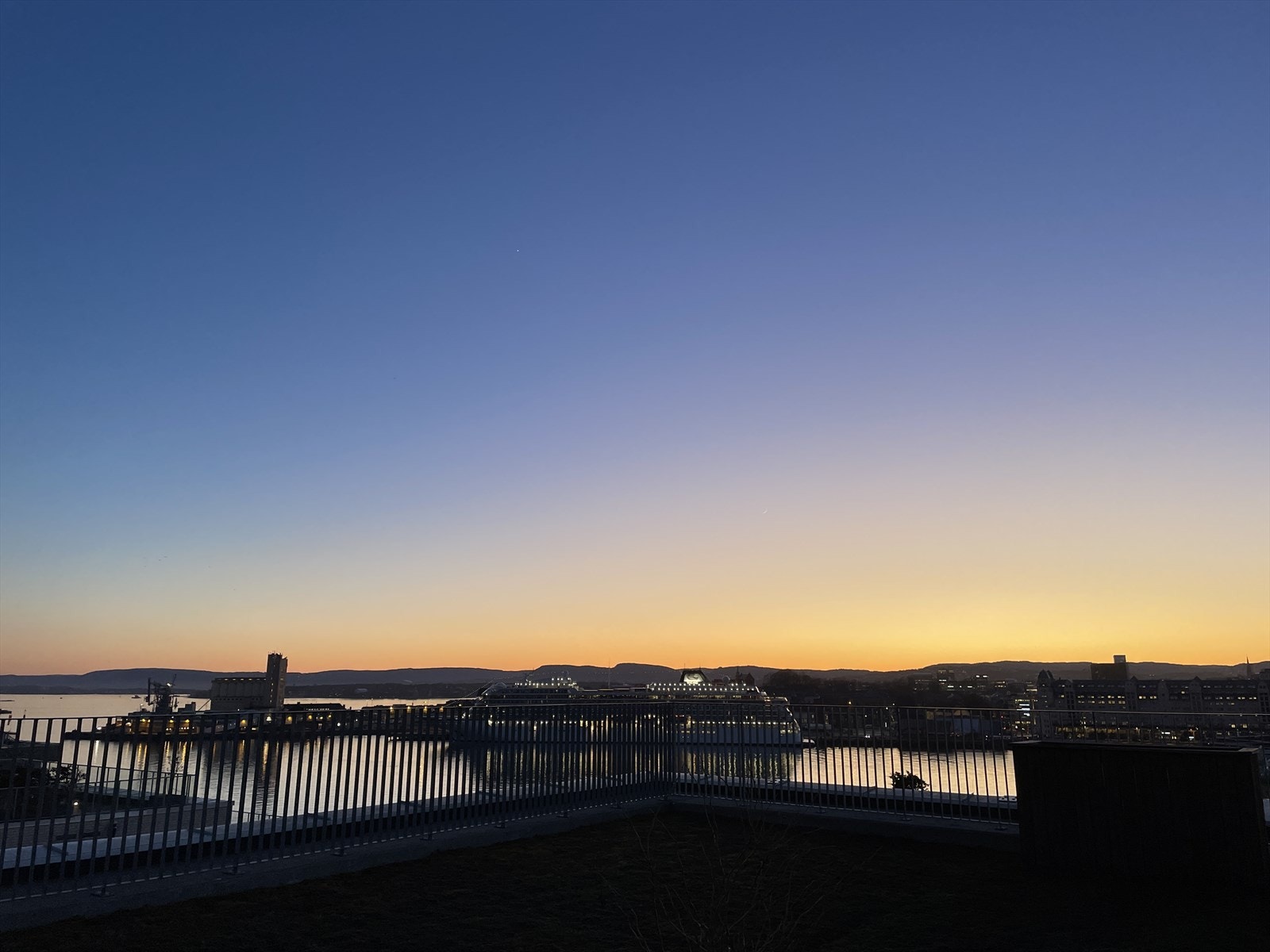 Nydelig utsikt fra takterrassen! Galleribilde