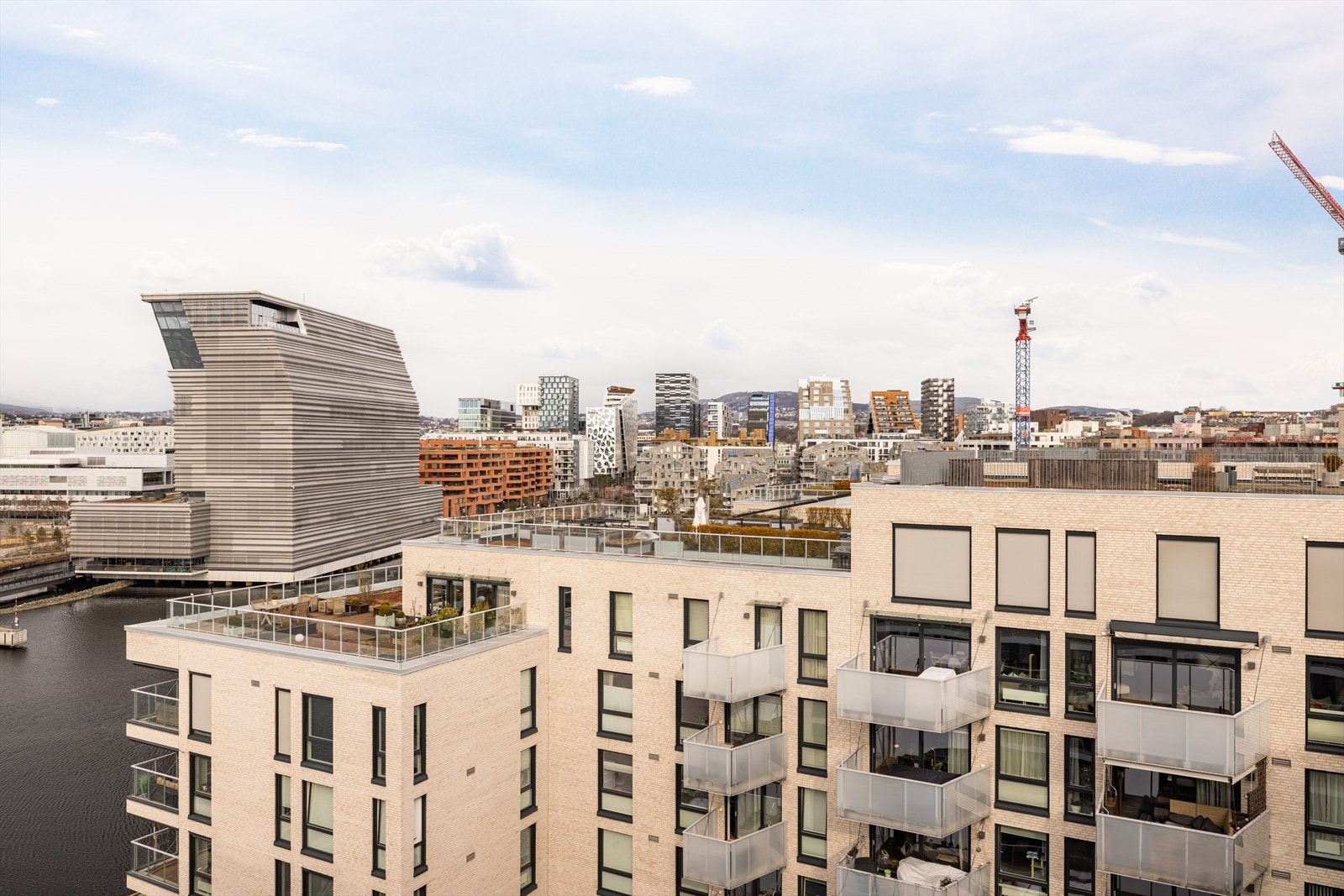 Attraktiv og sjønær beliggenhet i den nye Fjordbyen, med sjø på tre sider, parker og havnepromenade i umiddelbar nærhet Galleribilde