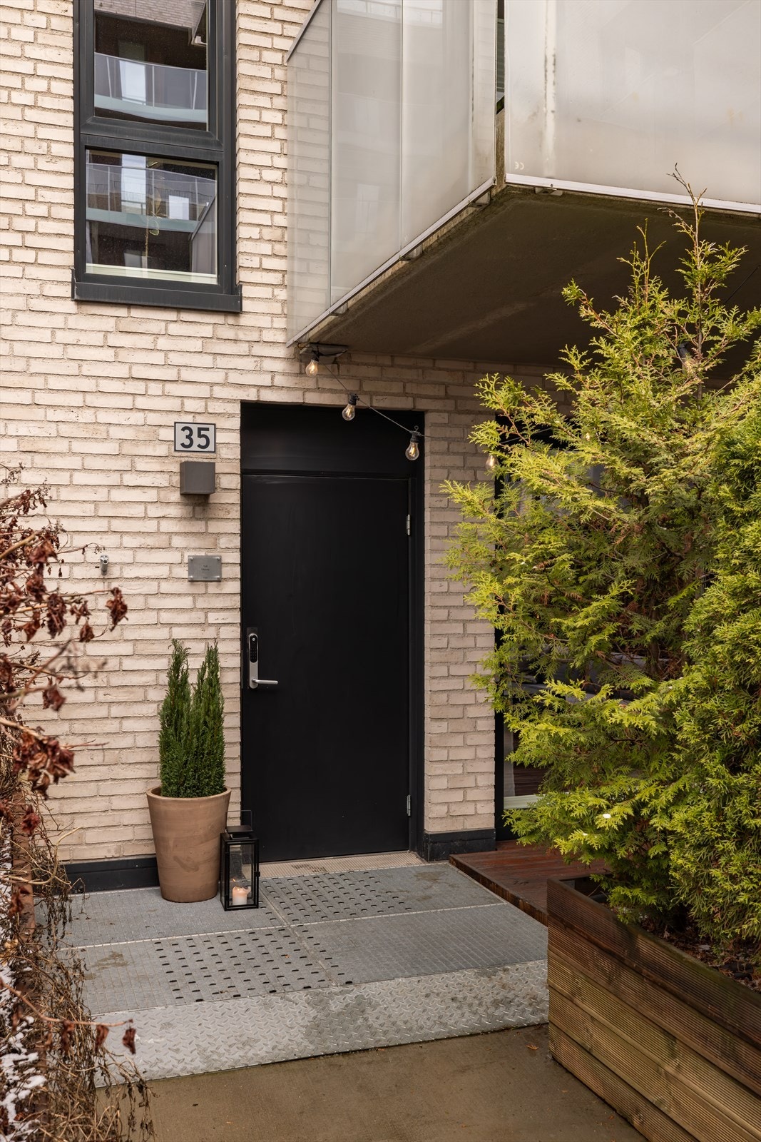 Leiligheten har eget inngangsparti med trappefri adkomst i byggets 1. etasje Galleribilde