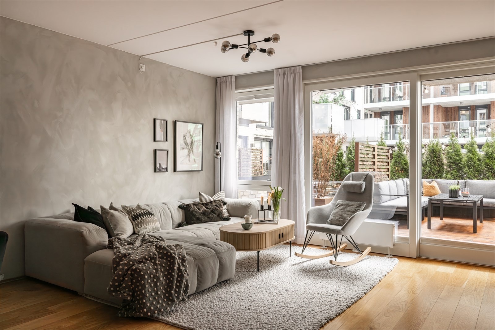 Caroline Ephraim og Oda Sagstuen v/Nordvik Bjørvika har gleden av å presentere Sørengkaia 35 - rekkehusfølelse midt i byen! Galleribilde