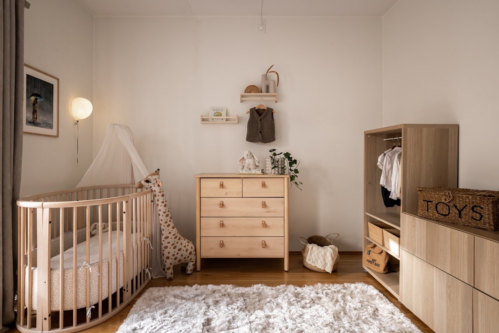 Soverommene har en god takhøyde på 2,67 m Galleribilde