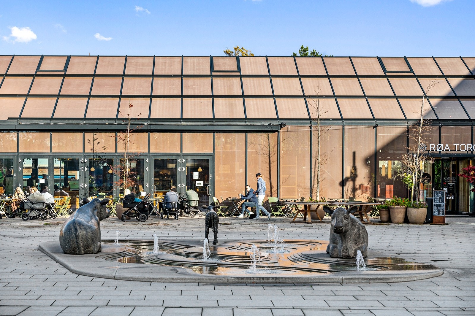 Røa sentrum med et bredt utvalg av servicetilbud. Galleribilde