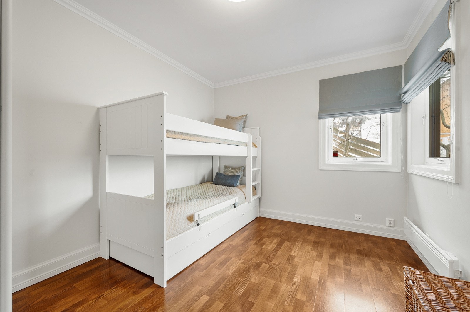 Soverom 2 kan fint benyttes som gjesterom eller kontor. Galleribilde