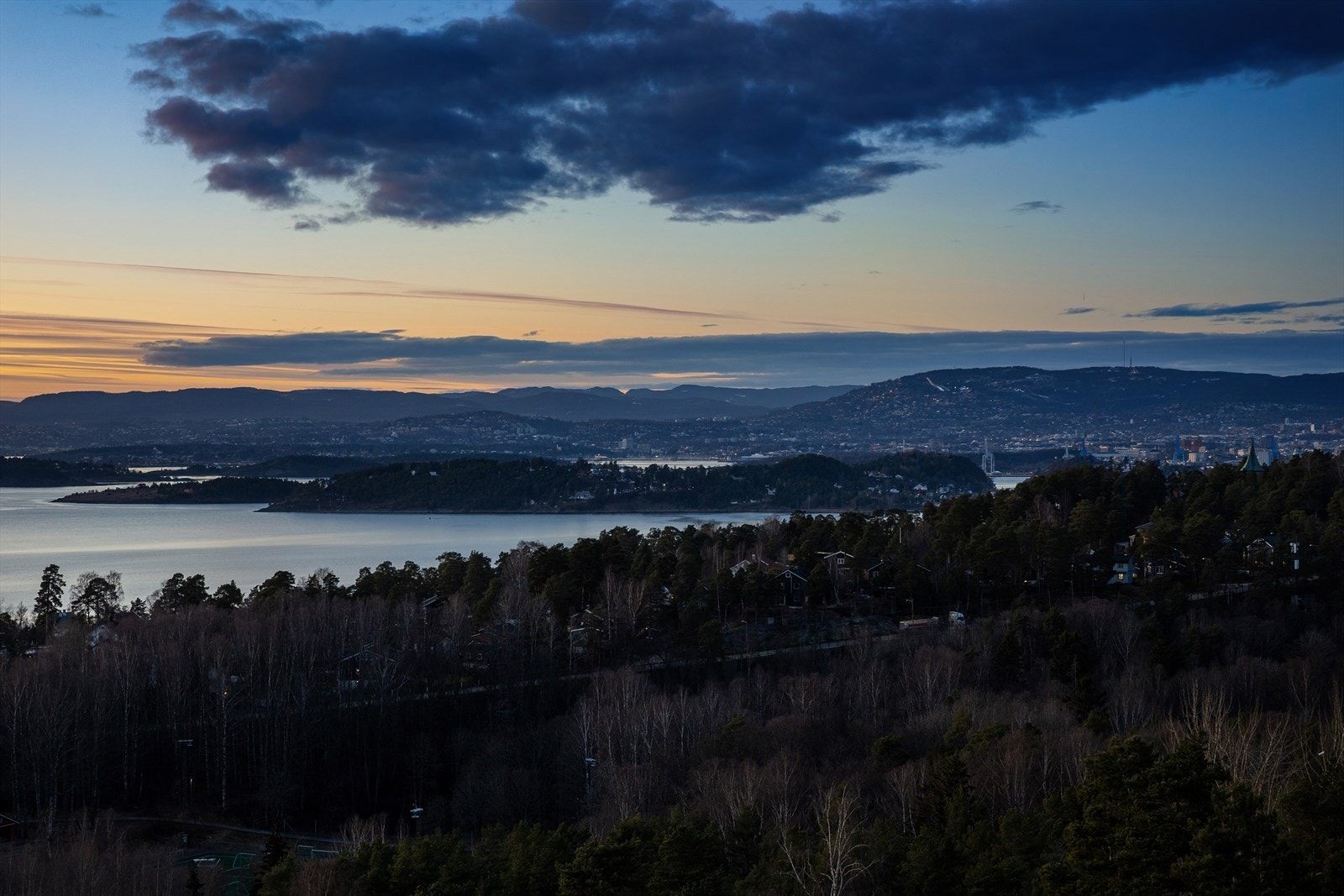 Utsikten strekker seg helt til byen Galleribilde