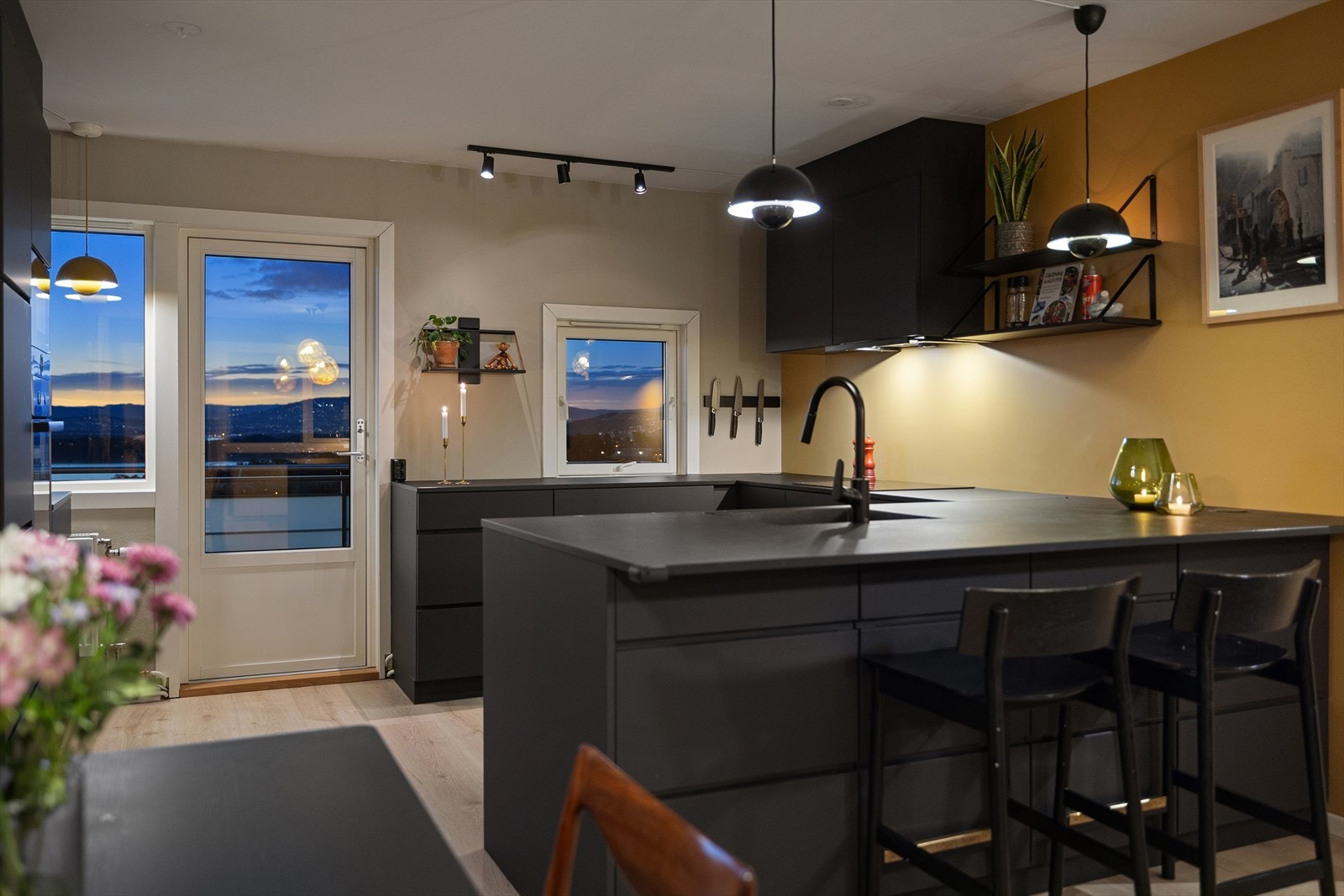 Leiligheten føles privat, med ingen innsyn Galleribilde