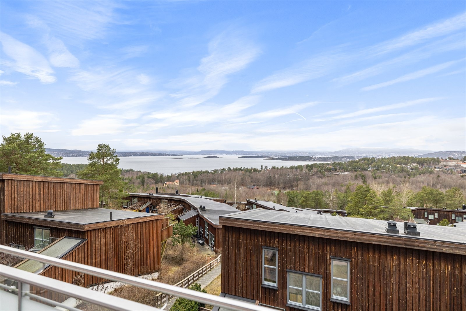 Her kan man nyte lange sommerkvelder i rolige omgivelser med nydelige solnedganger Galleribilde