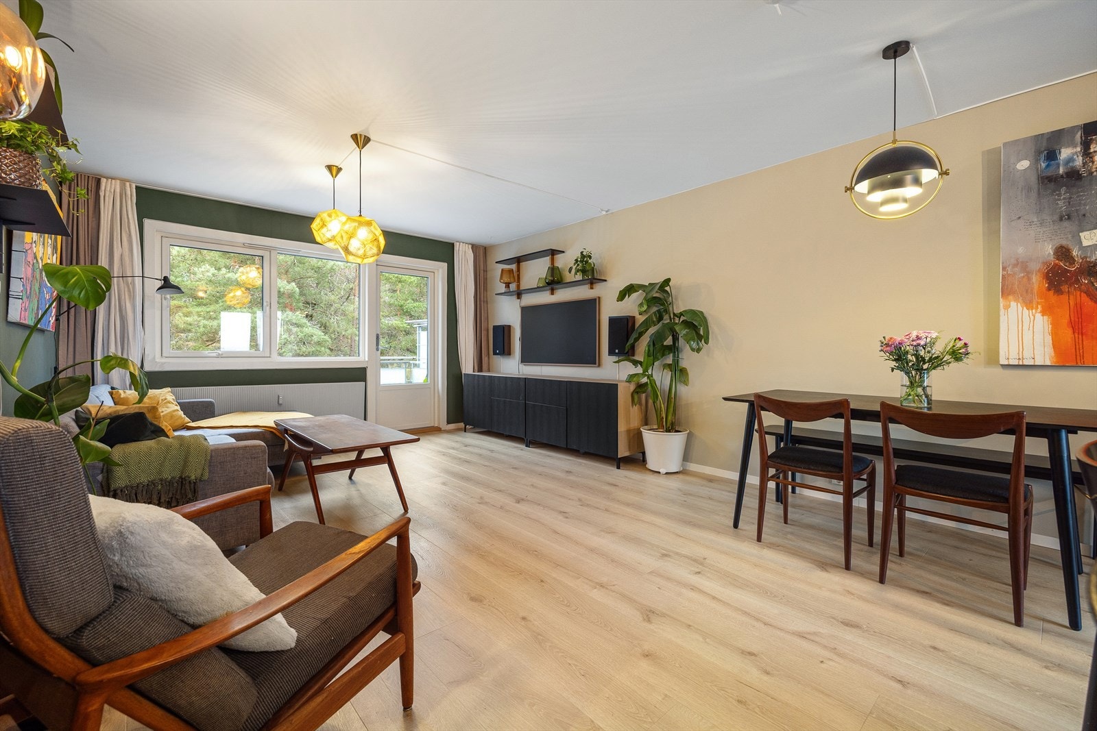 Toppleilighet med to balkonger, fantastisk fjordutsikt og meget gode solforhold Galleribilde