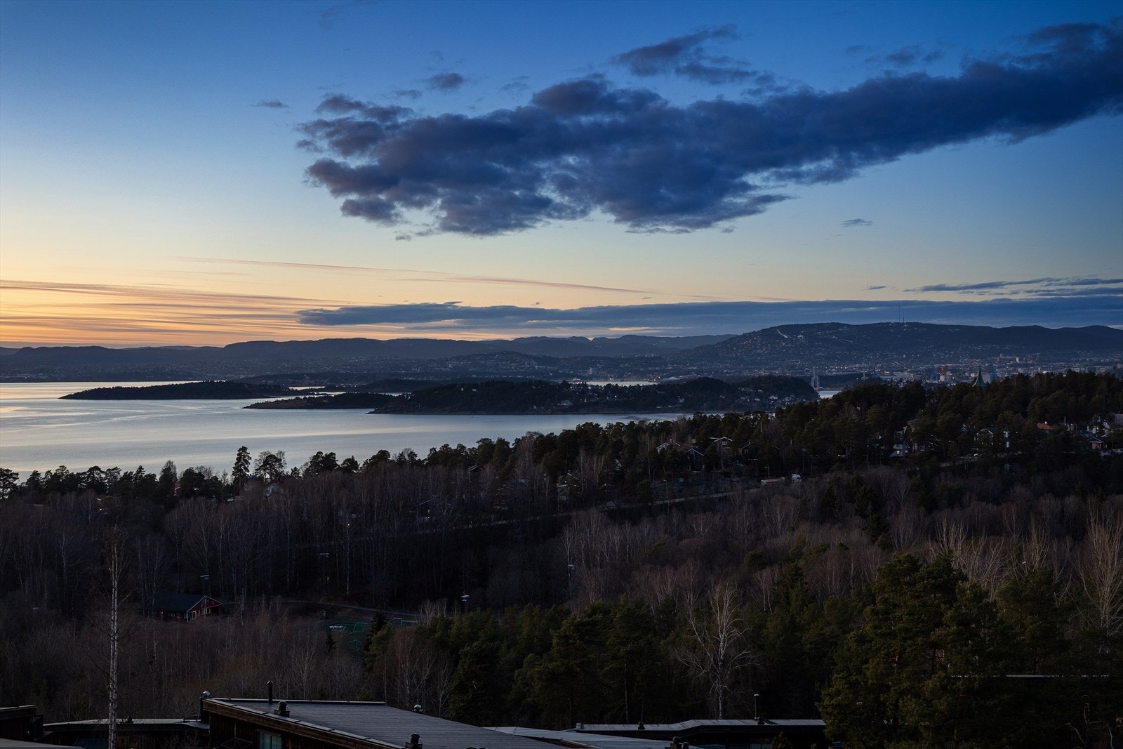 Sitat selger: En av de mest magiske opplevelsene var nyttårsaften med klarvær, hvor vi kunne se helt ut til Sandvika og oppleve et spektakulært fyrverkerishow Galleribilde