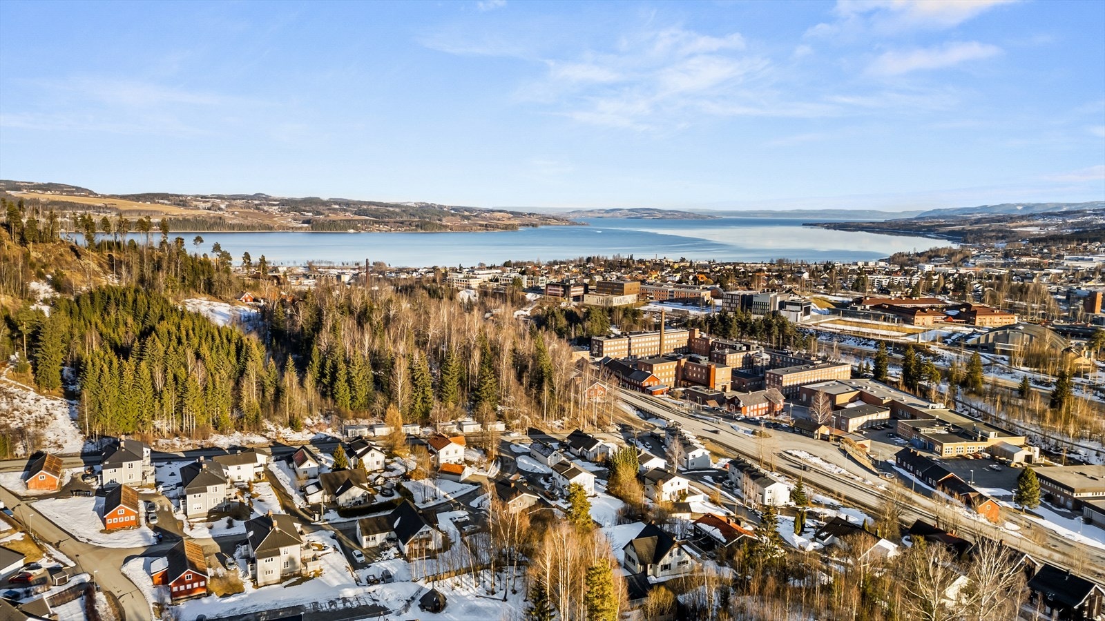 Oversiktsbilde mot Gjøvik. Galleribilde