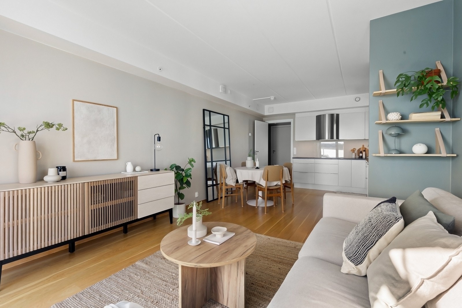 Et meget innbydende allrom med god soneinndeling. Galleribilde