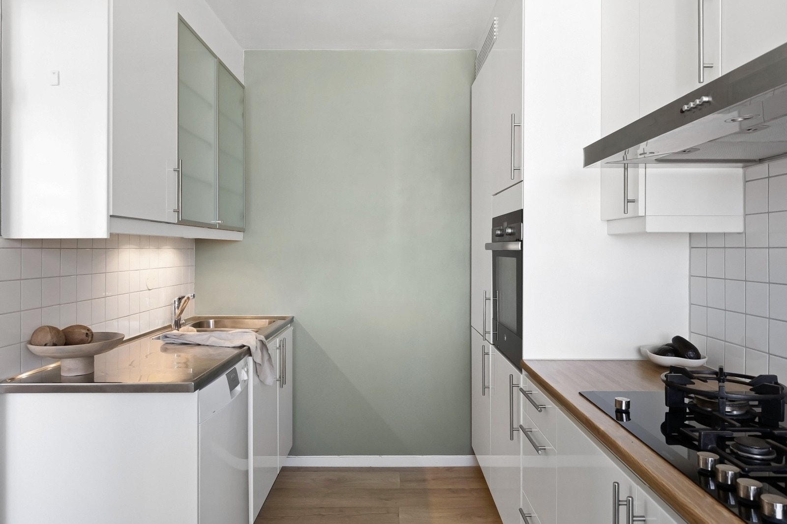 Innredningen byr på meget god lagringsplass i skuffer og skap. Galleribilde