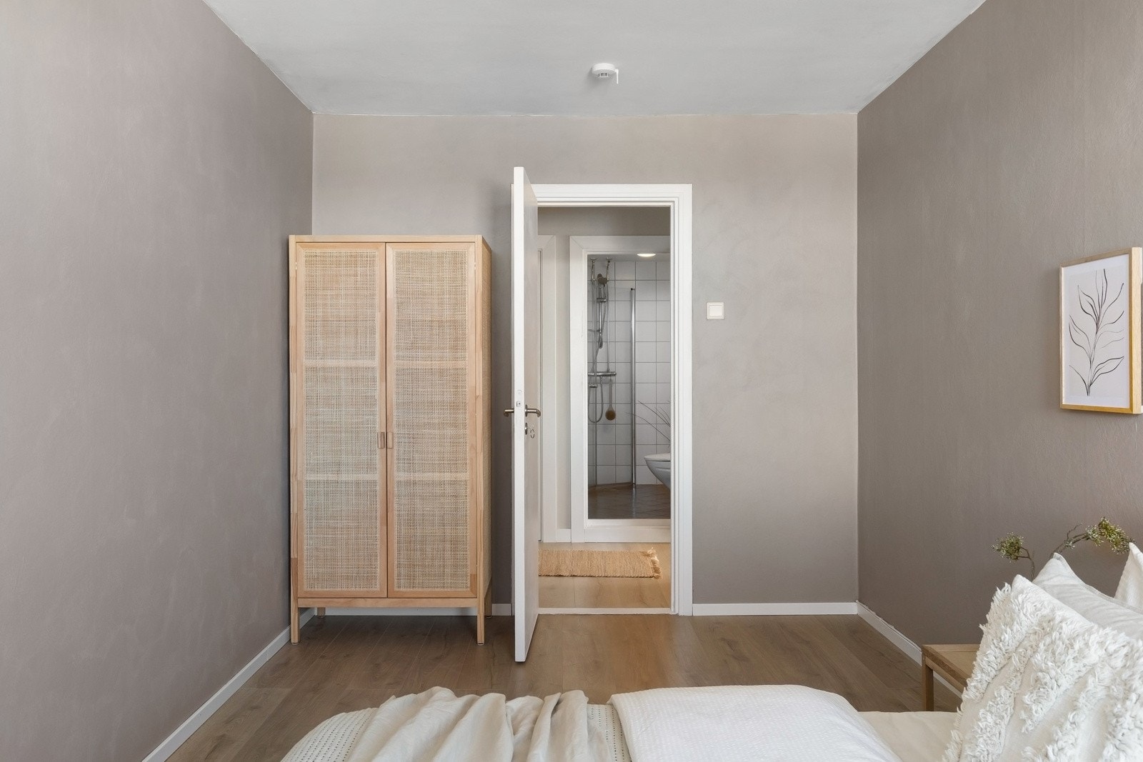 Et fleksibelt rom med god plass til gode oppbevaringsløsninger. Galleribilde