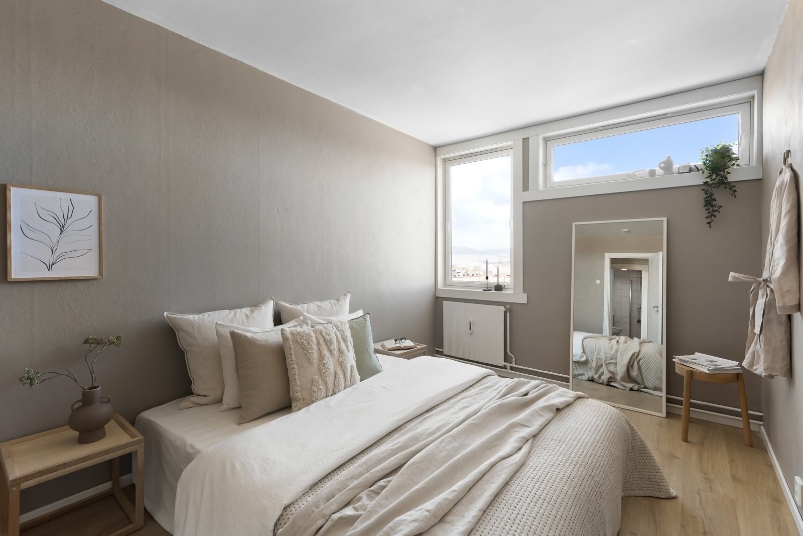 Lune fargevalg og godt med naturlig lys fra vinduene. Galleribilde