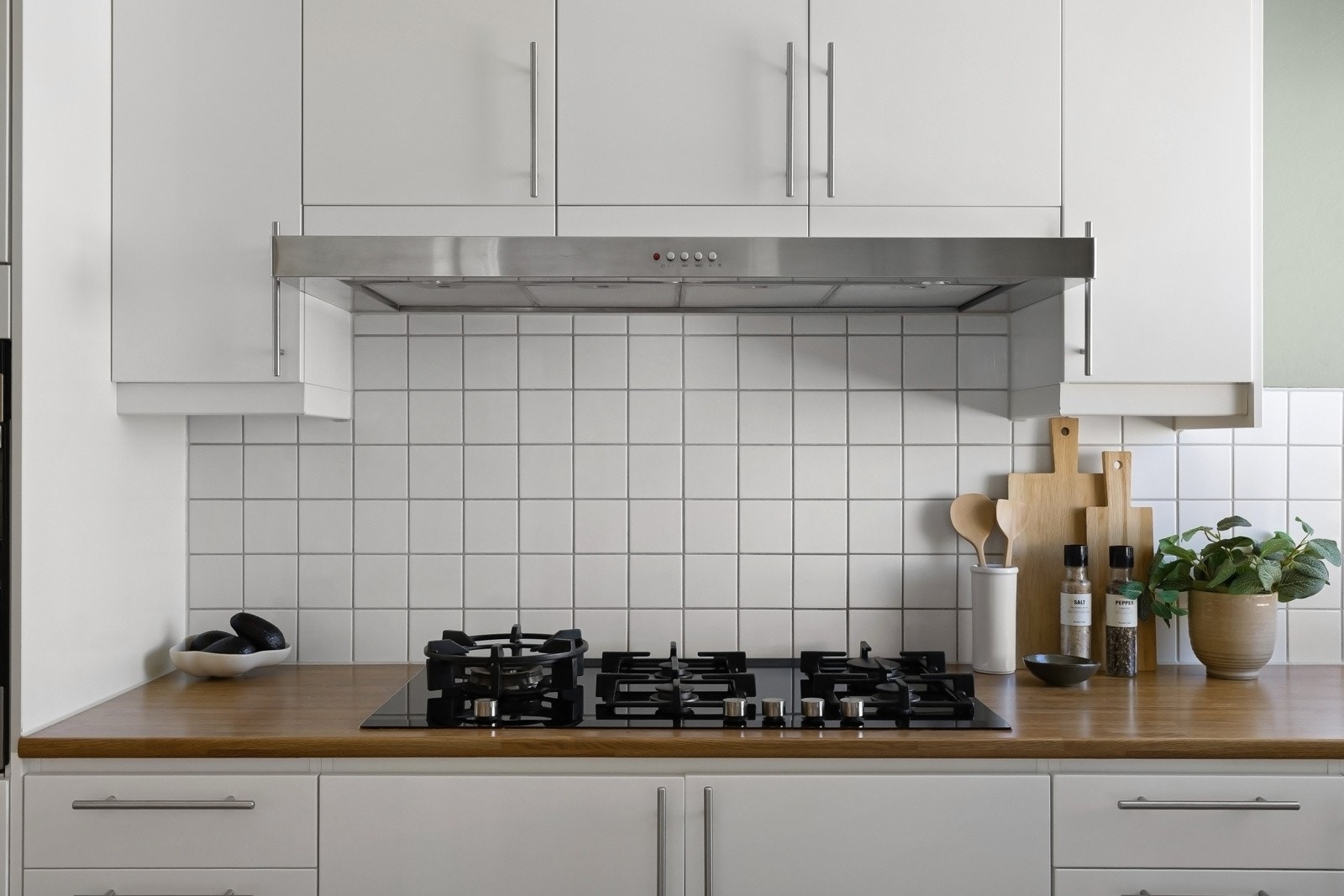 Integrert gass-platetopp for noen som er glad i å lage mat og heltre benkeplate. Galleribilde