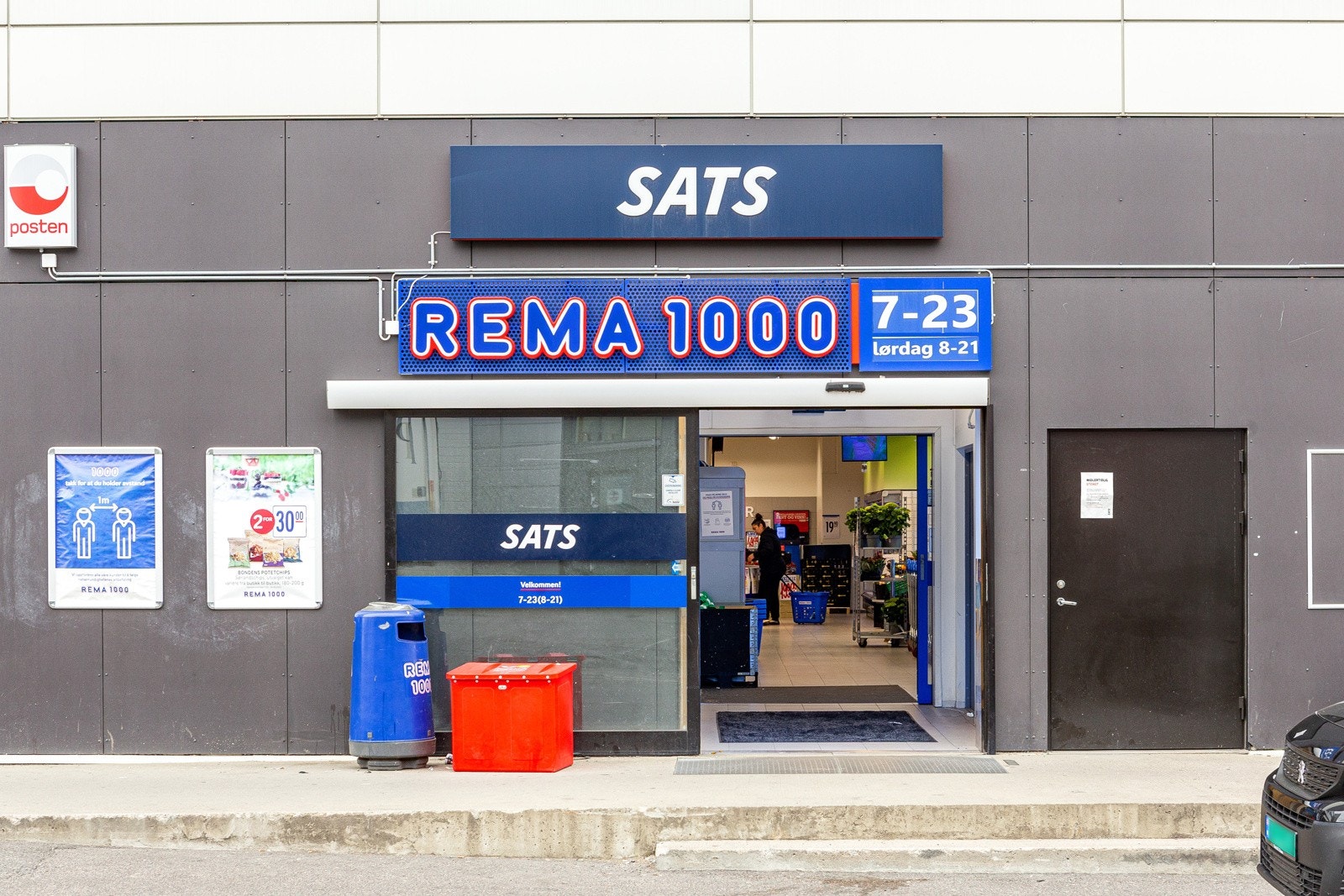 Kort vei til mange matbutikker og gode servicetilbud. Galleribilde