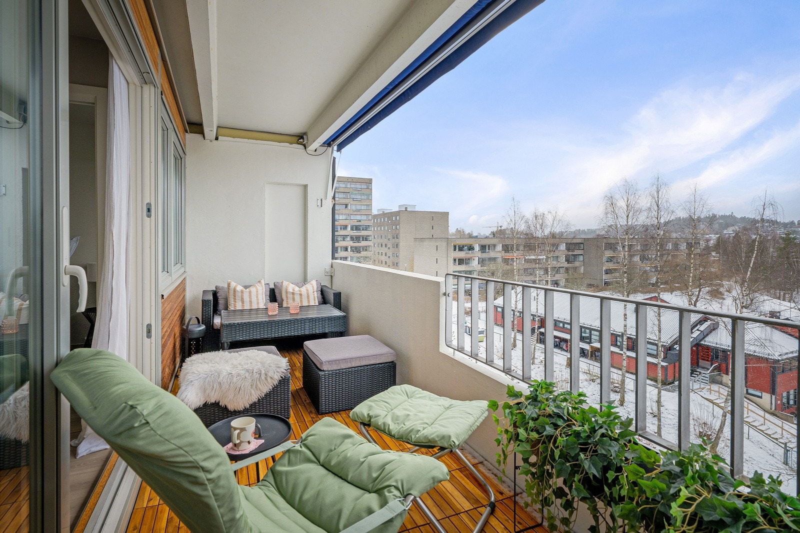 Markise montert. Det er tillatt med elektrisk grill på balkongen. Galleribilde