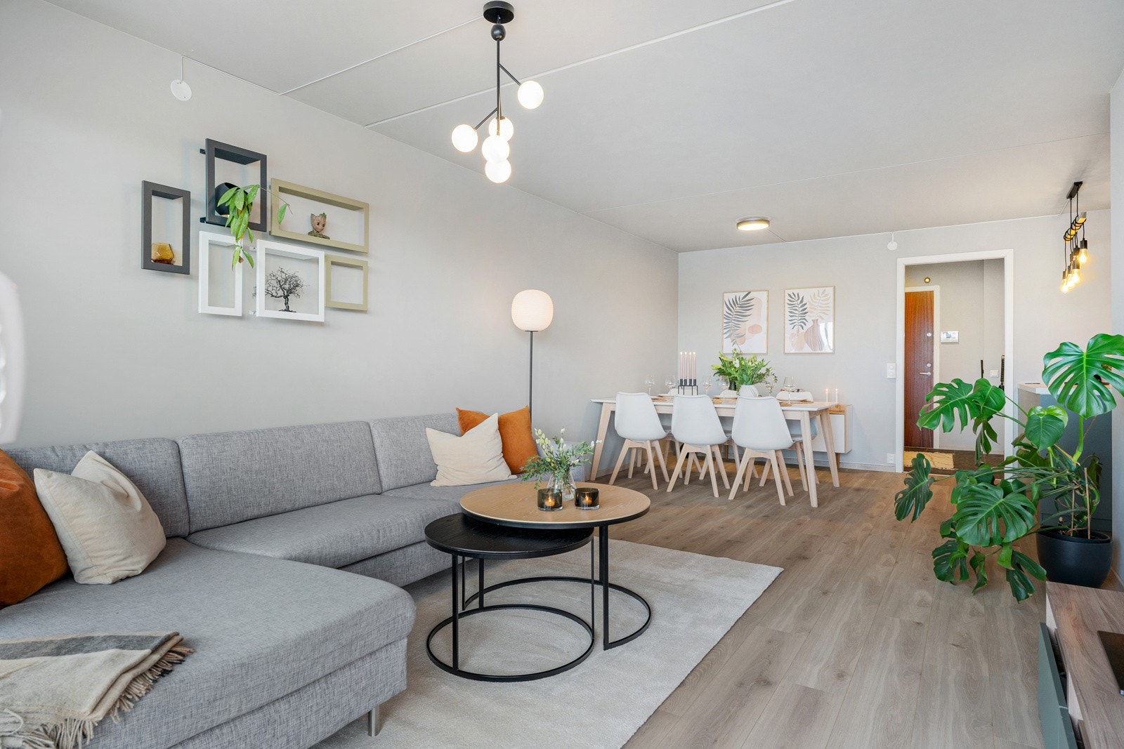 Moderne og tidsrikte farger- og materialvalg. Galleribilde