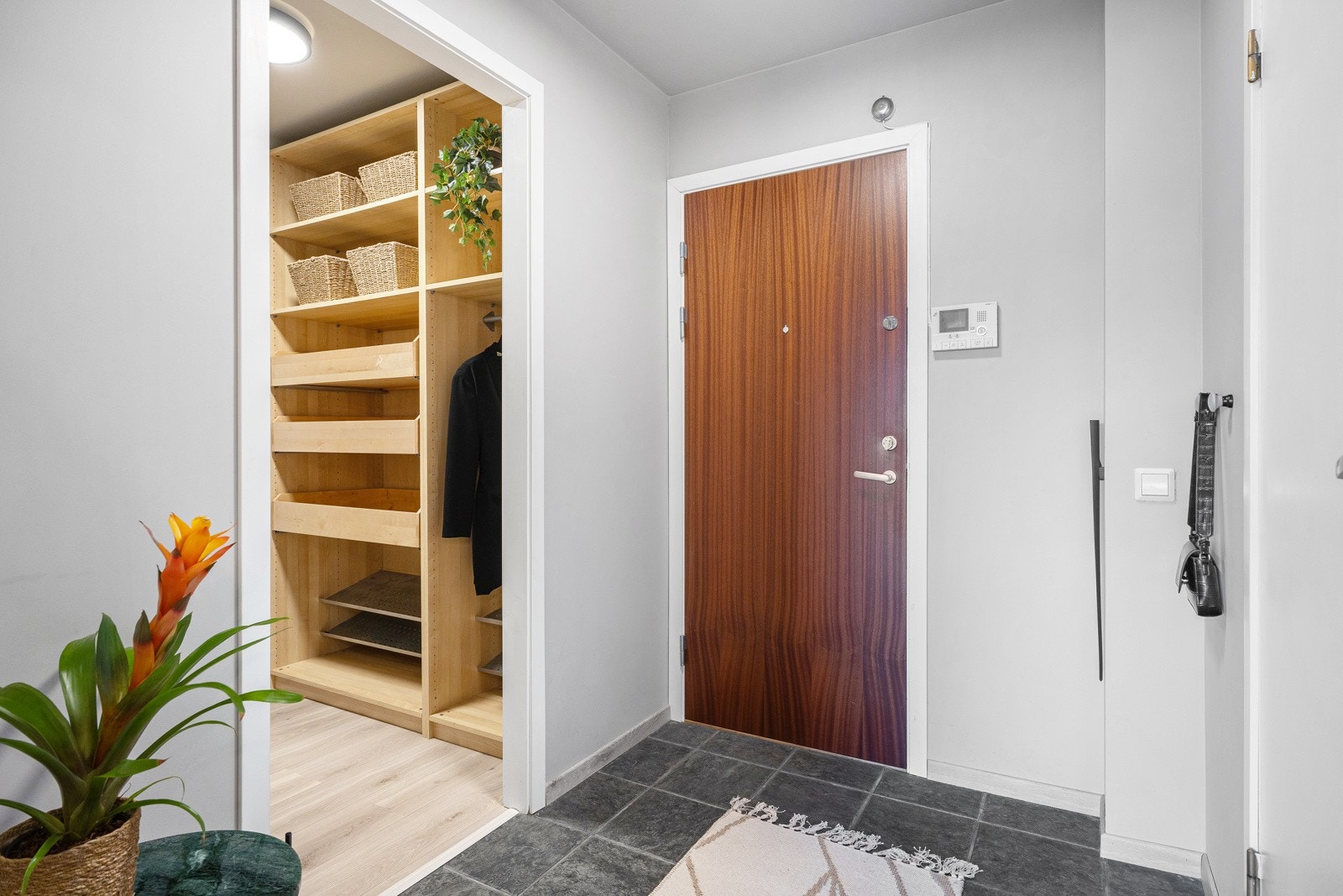 Brann- og lydklassifisert entrédør. Galleribilde