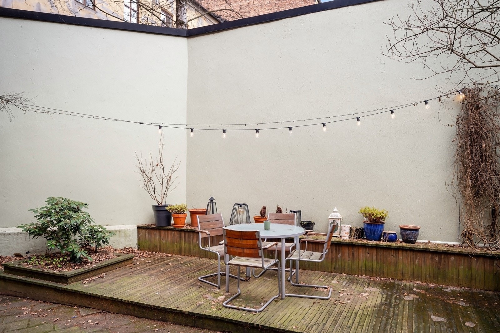 Bakgård. Galleribilde