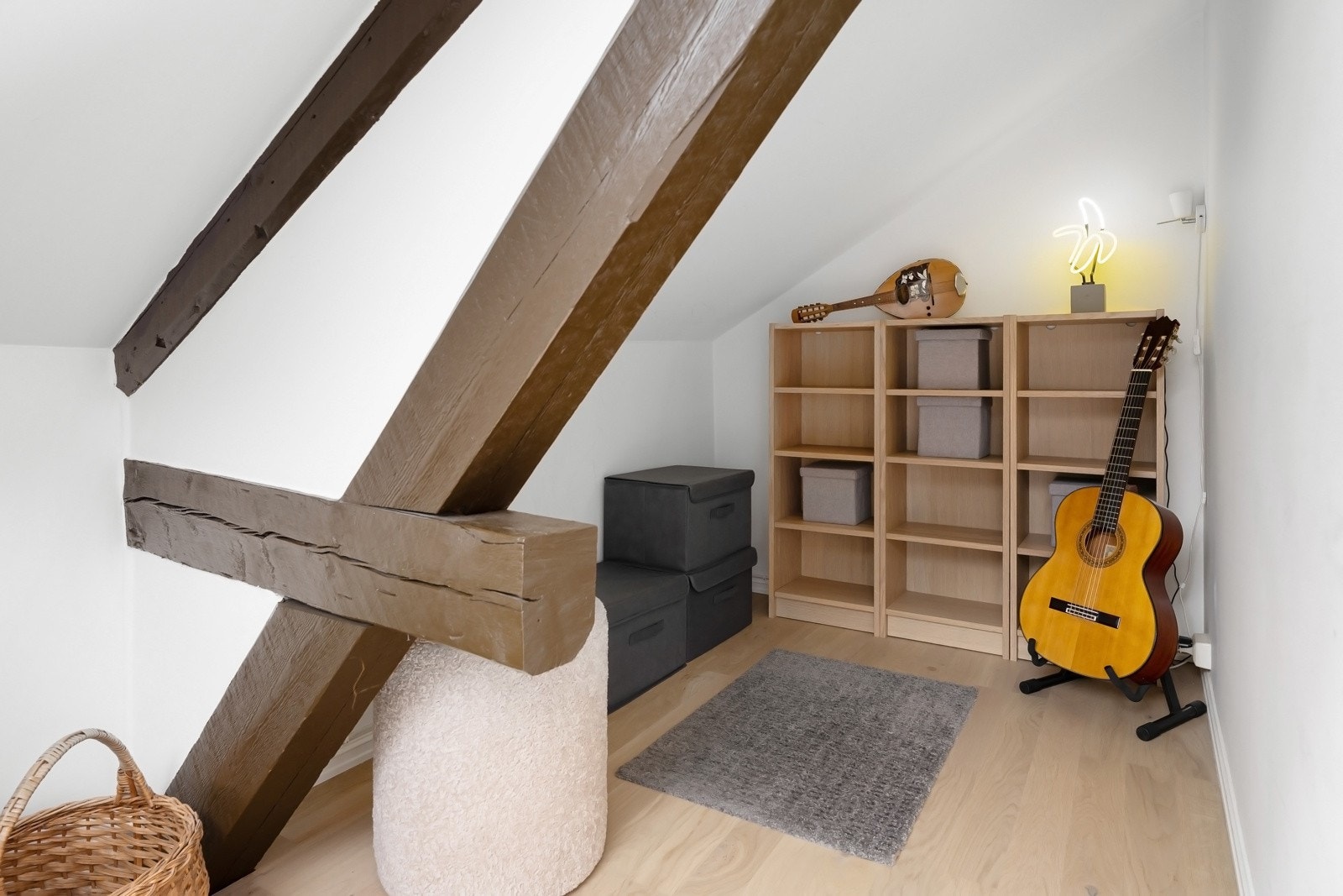 Innerst på soverommet er det et rom brukt som bod. Mulighet til å sette inn en dør/forheng ved ønske om dette. Galleribilde