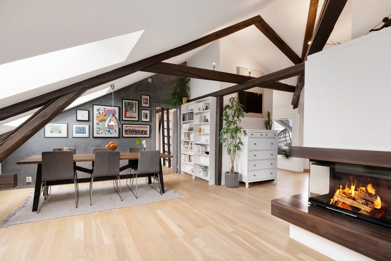 Det er 3.5m takhøyde på det høyeste punktet. Galleribilde