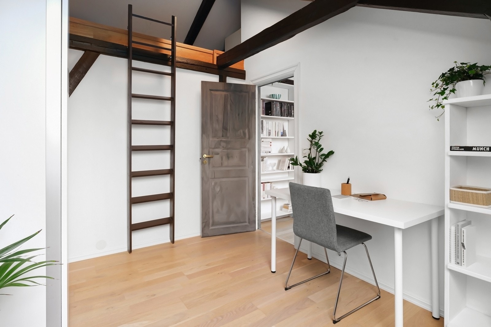 Det er i tillegg en hems på ca. 5kvm. ihht. tidligere salgsoppgave. Galleribilde