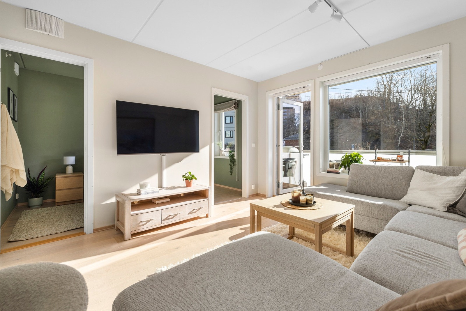 Soverommet har praktisk adkomst via to dører som sørger for at hver kvadratmeter utnyttes optimalt. Galleribilde