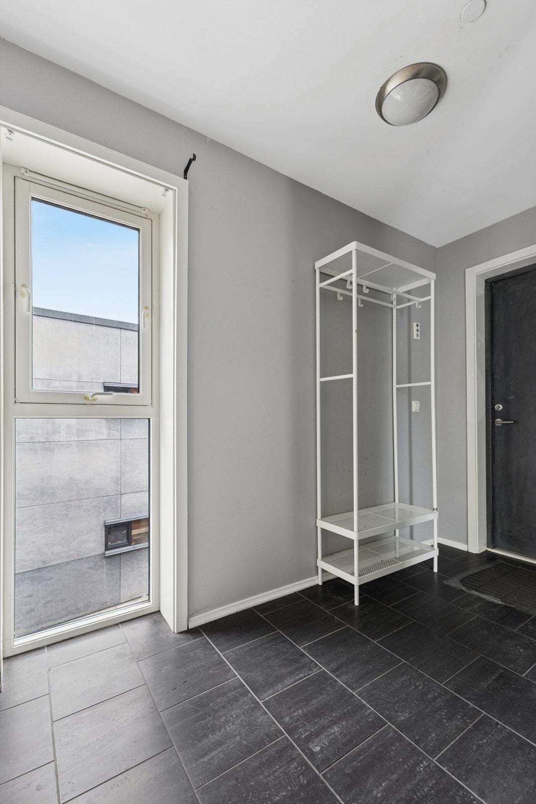 Flislagt entré med vannbåren varme i gulv. Galleribilde