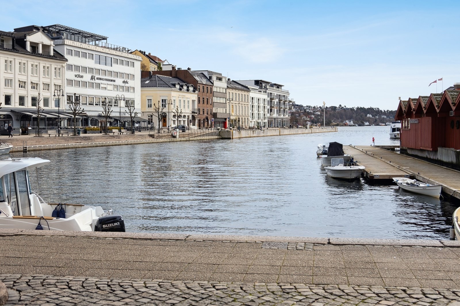 Det er også kort gangavstand til Pollen og Langbryggen. Galleribilde