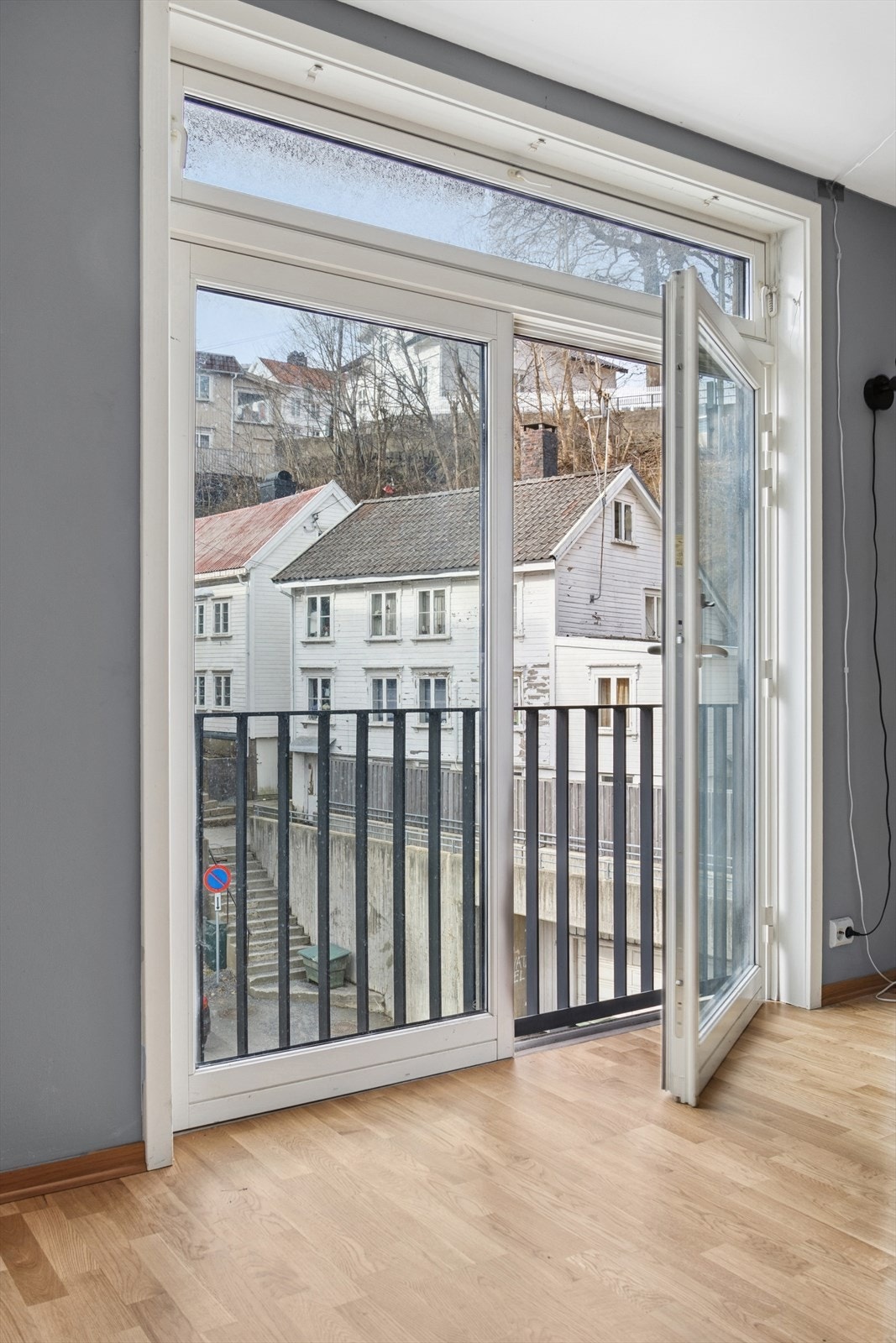 Fransk balkong med dobbel balkongdør. Galleribilde