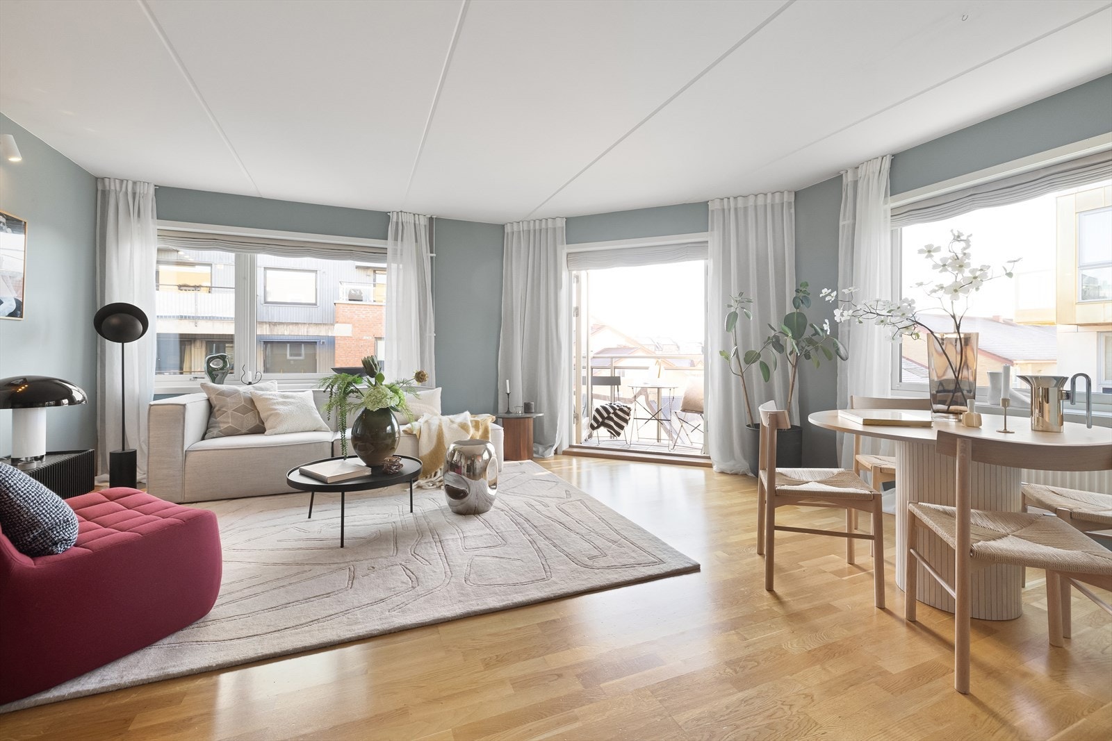 Velkommen til Marstrandgata 1! En luftig og innbydende hjørneleilighet beliggende i et nyere og moderne bygg med heis. Galleribilde