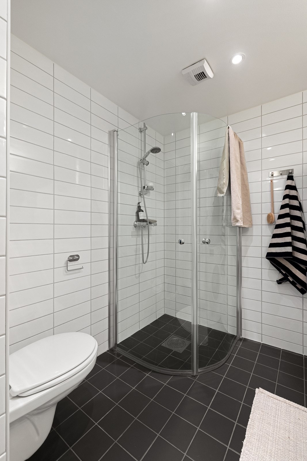 Det er også opplegg og plass til både vaskemaskin og tørketrommel. Galleribilde