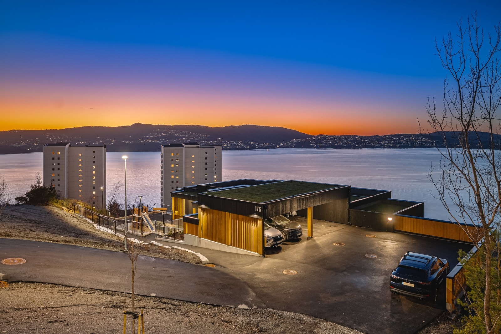 En praktfull skue med en god nedfart til parkeringsplassen. Galleribilde