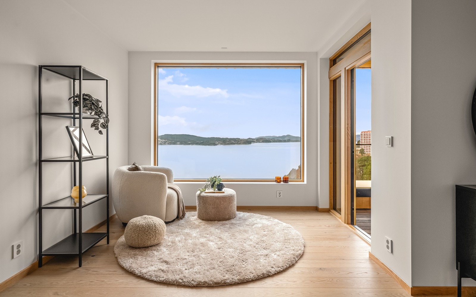 Stuen kan enkelt innredes i ulike soner. Galleribilde