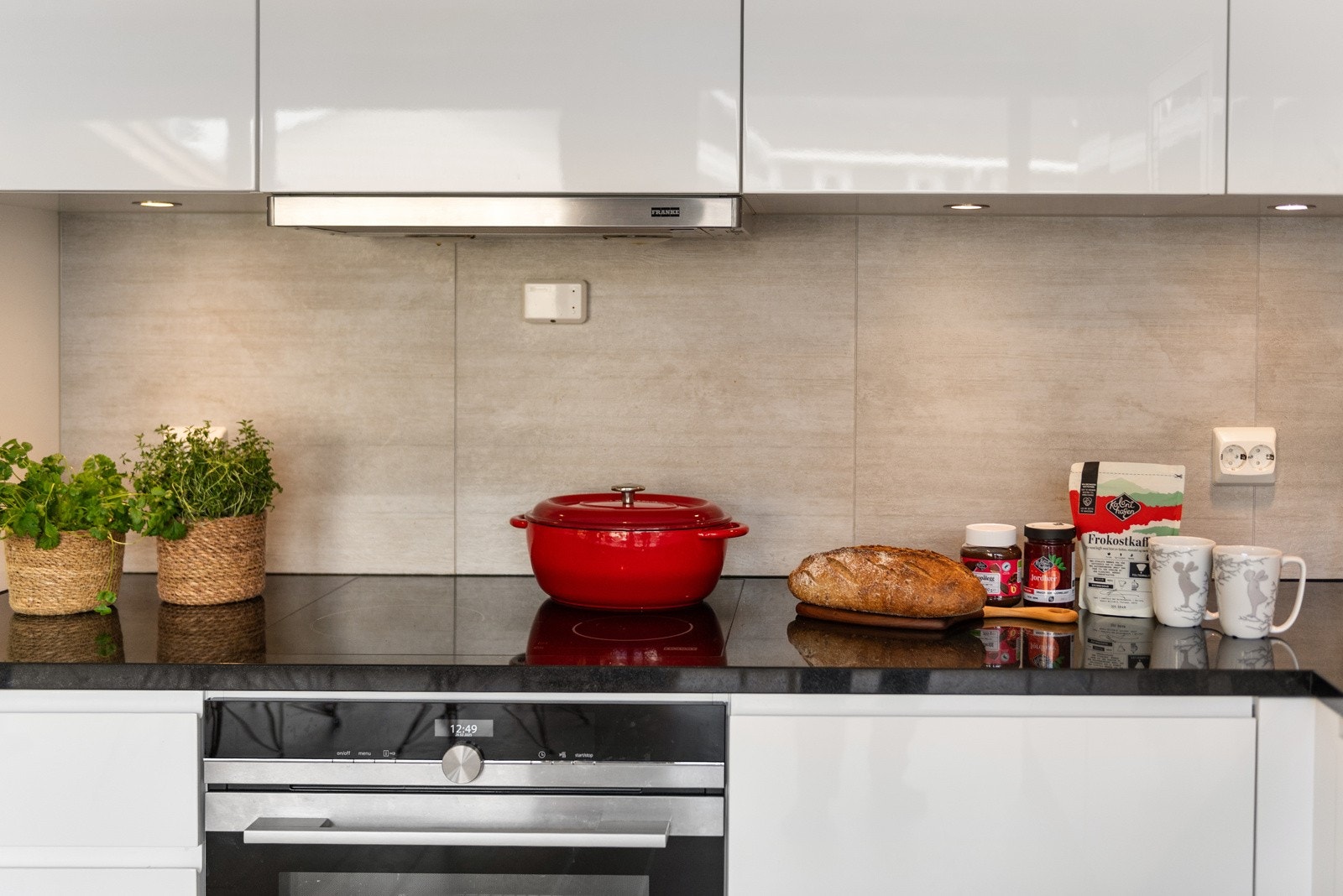 Påkostet benkeplate i stein Galleribilde