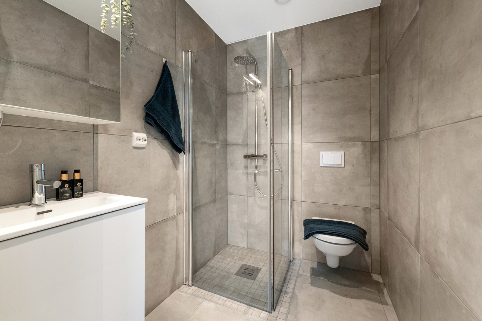 Flislagt bad i 1. etasje Galleribilde