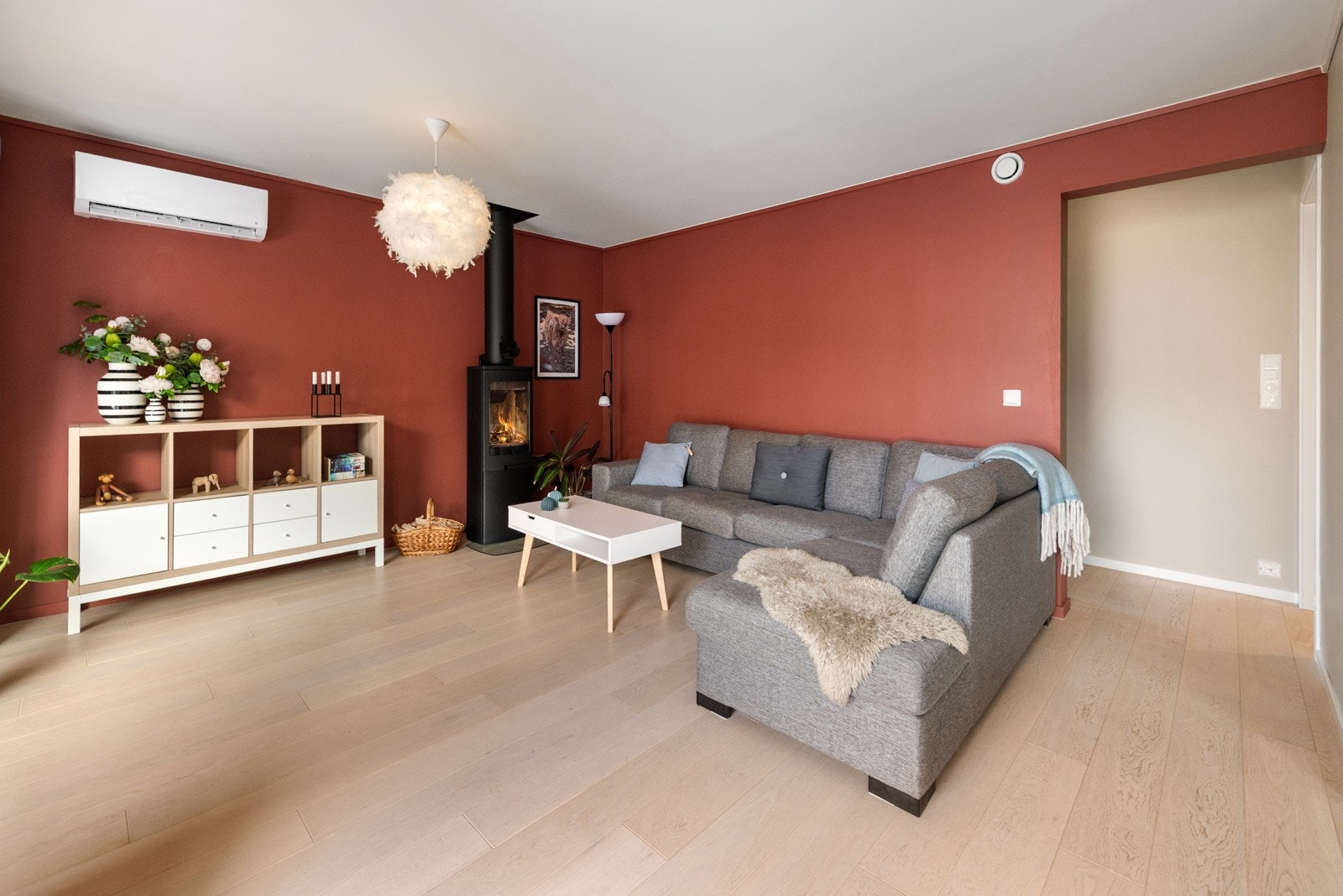 Boligen fremstår med god standard på innredning og utstyr. 1-stavs eikeparkett på gulv Galleribilde