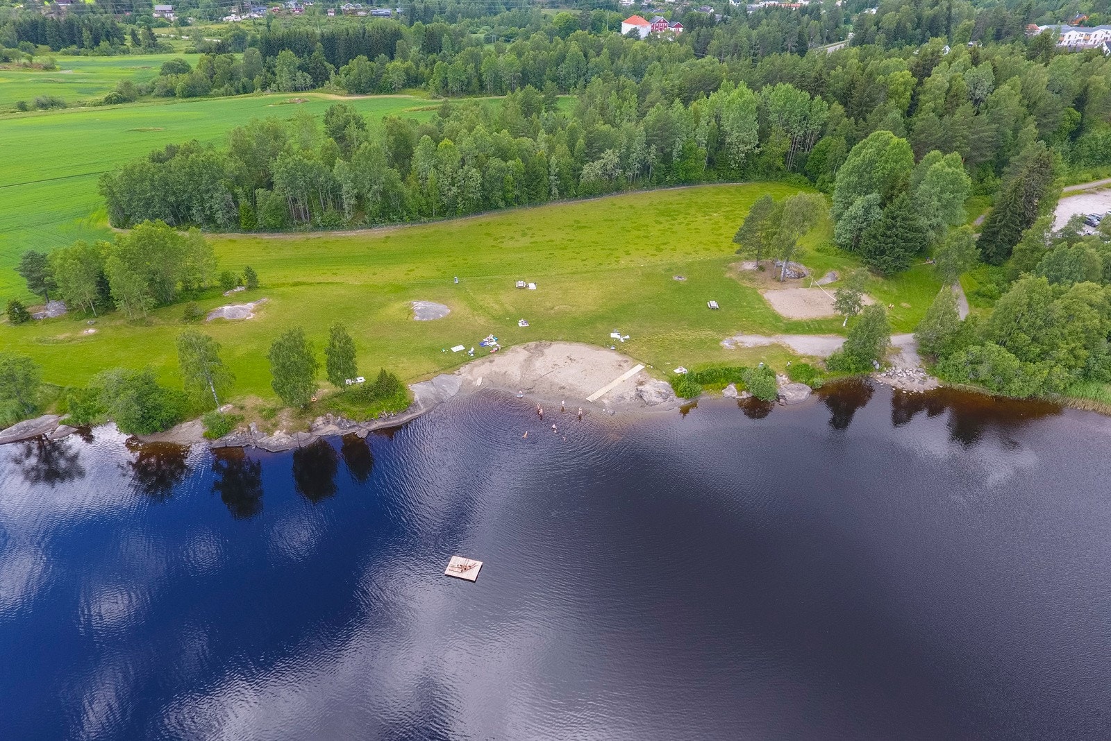 Populære Vikstranda ligger en kort gåtur unna boligen Galleribilde