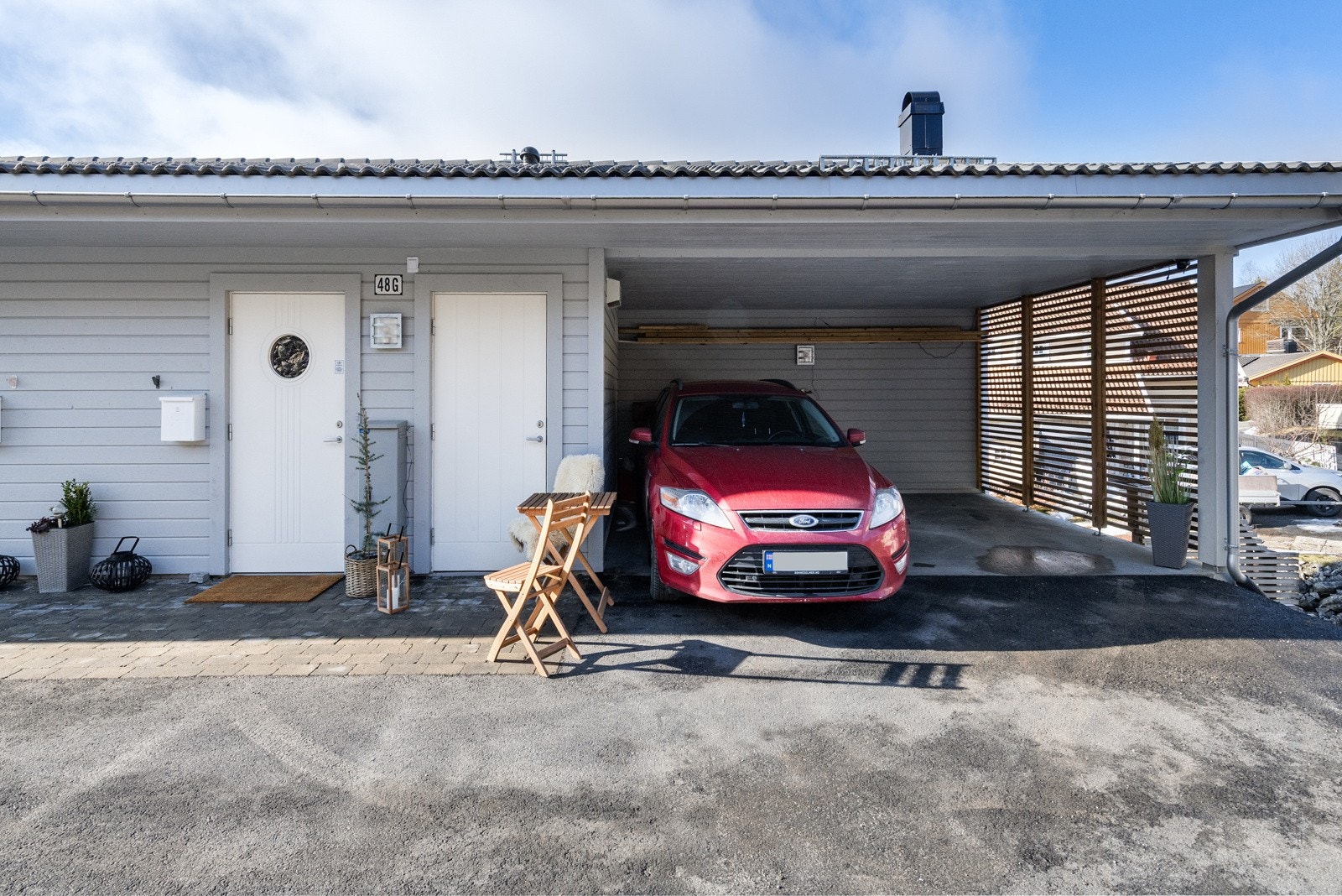Dobbel carport med sporsbod på siden. Galleribilde