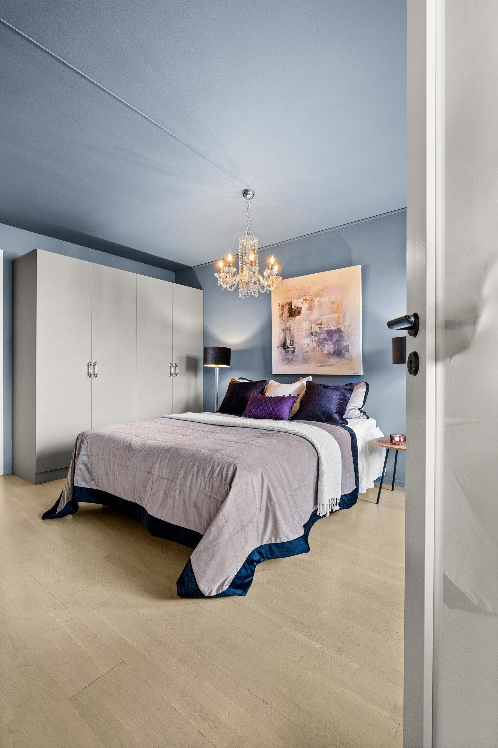 Leiligheten har to gode soverom. Hovedsoverom med stor garderobeløsning. Galleribilde