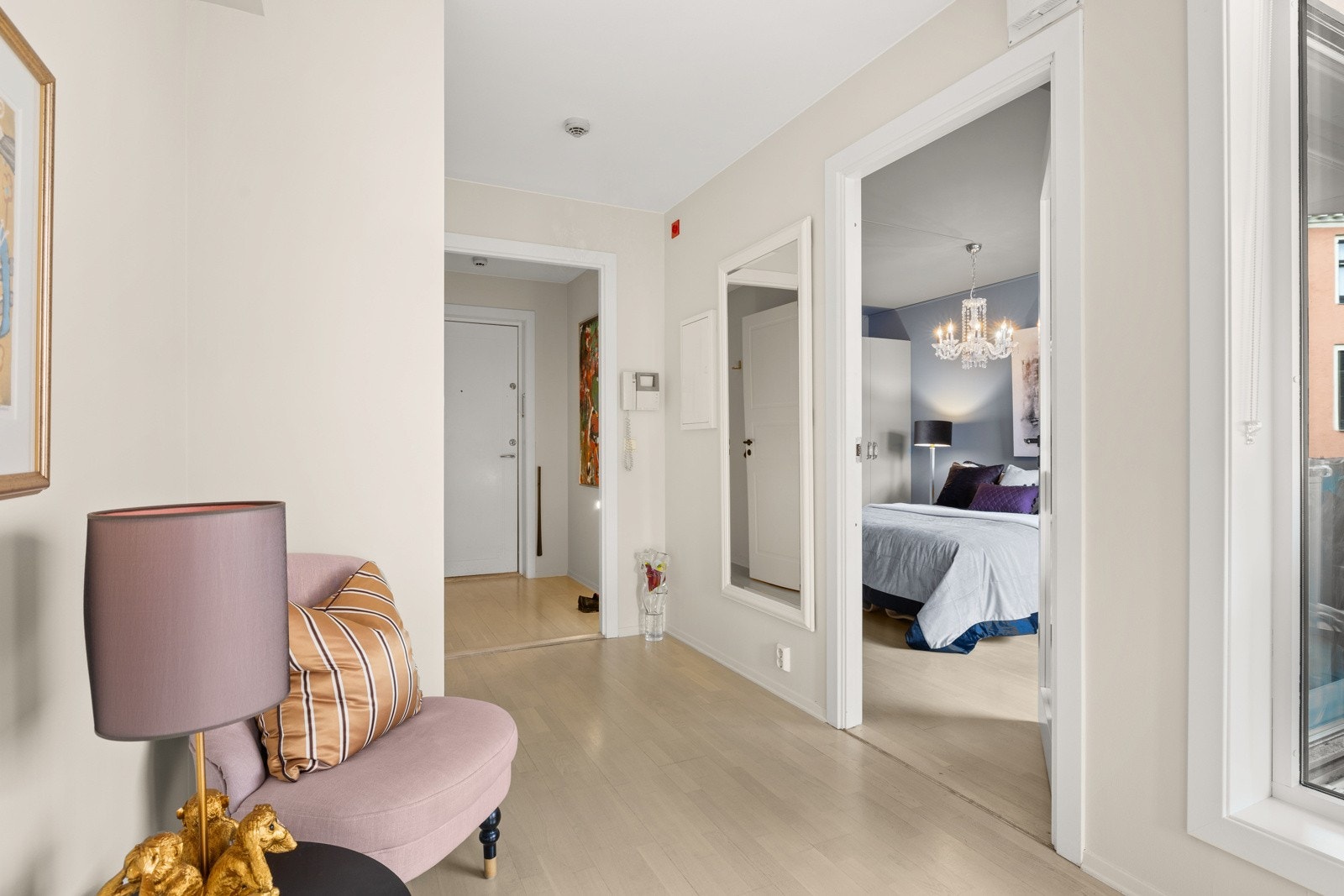 Entré/gang. Galleribilde