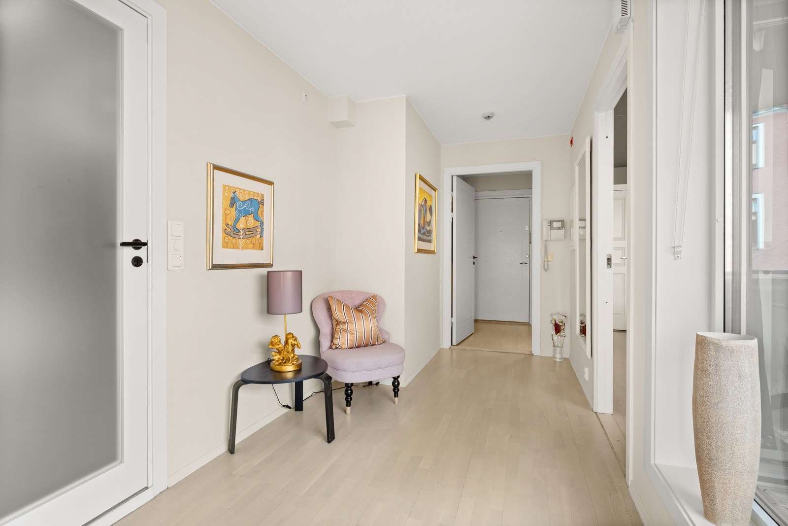 Entré/gang. Galleribilde