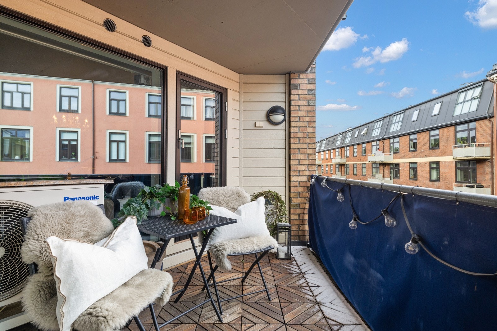 Utgang fra stue til hyggelig balkong på 7 kvm. Galleribilde