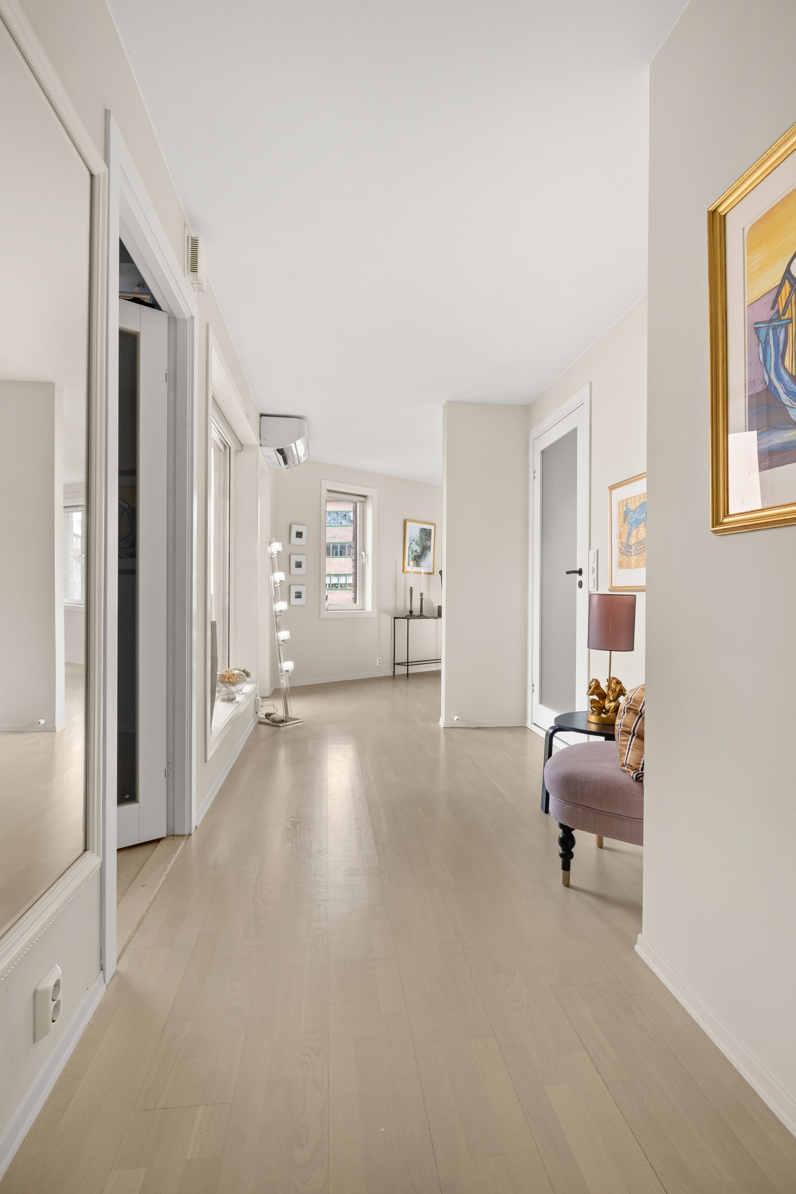 Entré/gang. Galleribilde