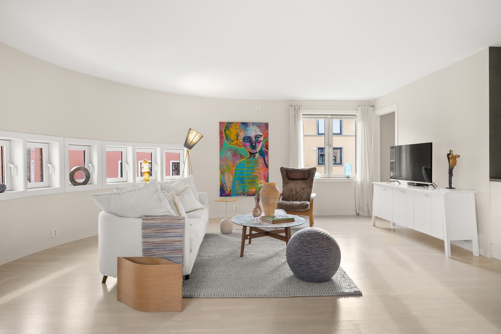 Lekker 3-roms selveier med heis, garasjeplass og flott balkong. Galleribilde