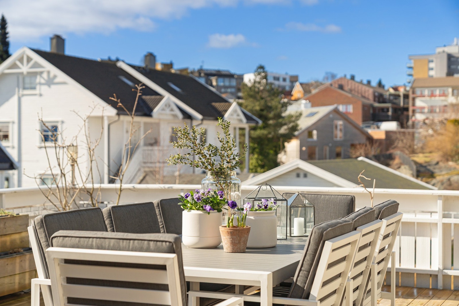 På terrassen er det god plass til å lage fine utemiljøer Galleribilde
