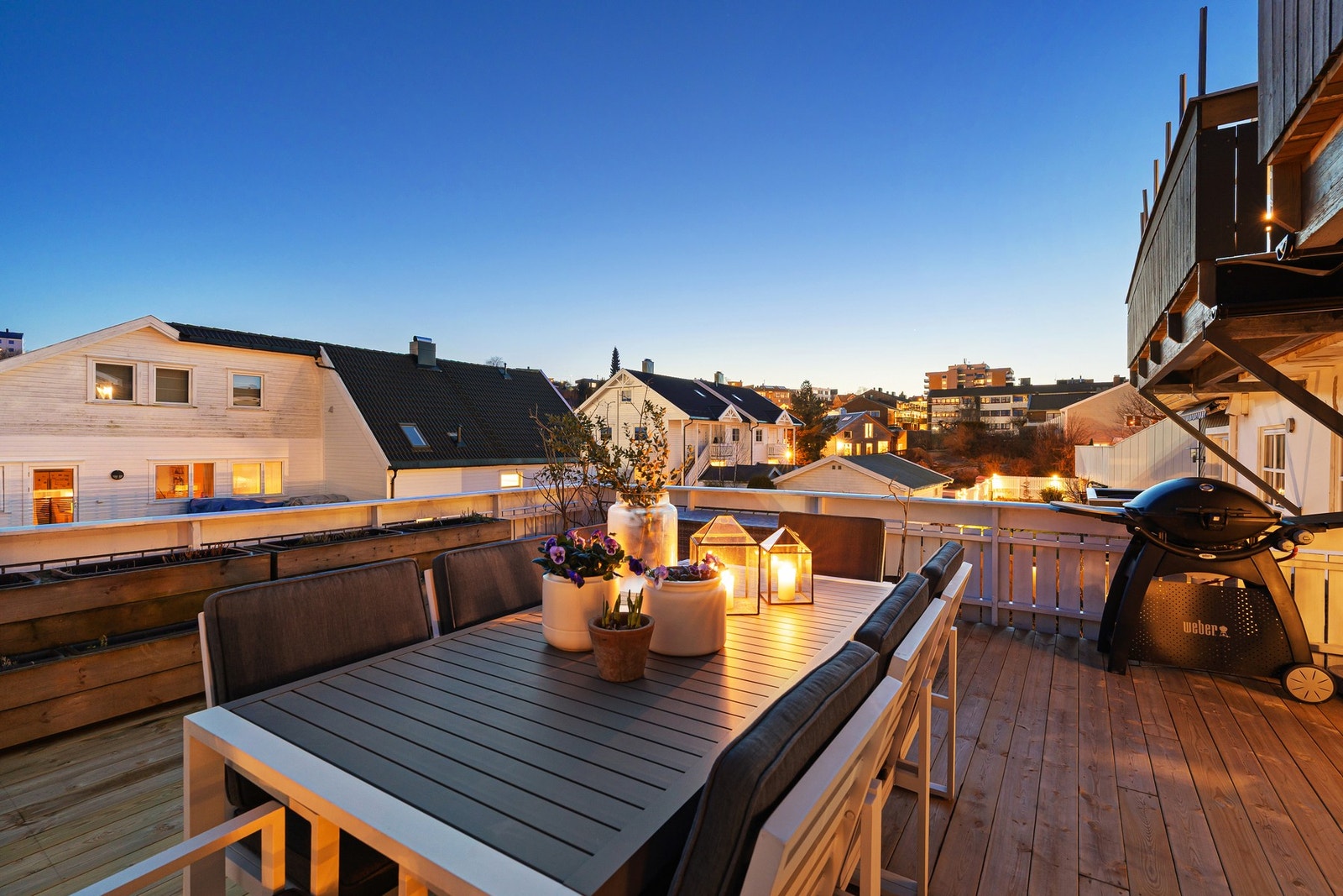 Så hyggelig med den fredelige uteplassen ut fra spisestuen - Galleribilde