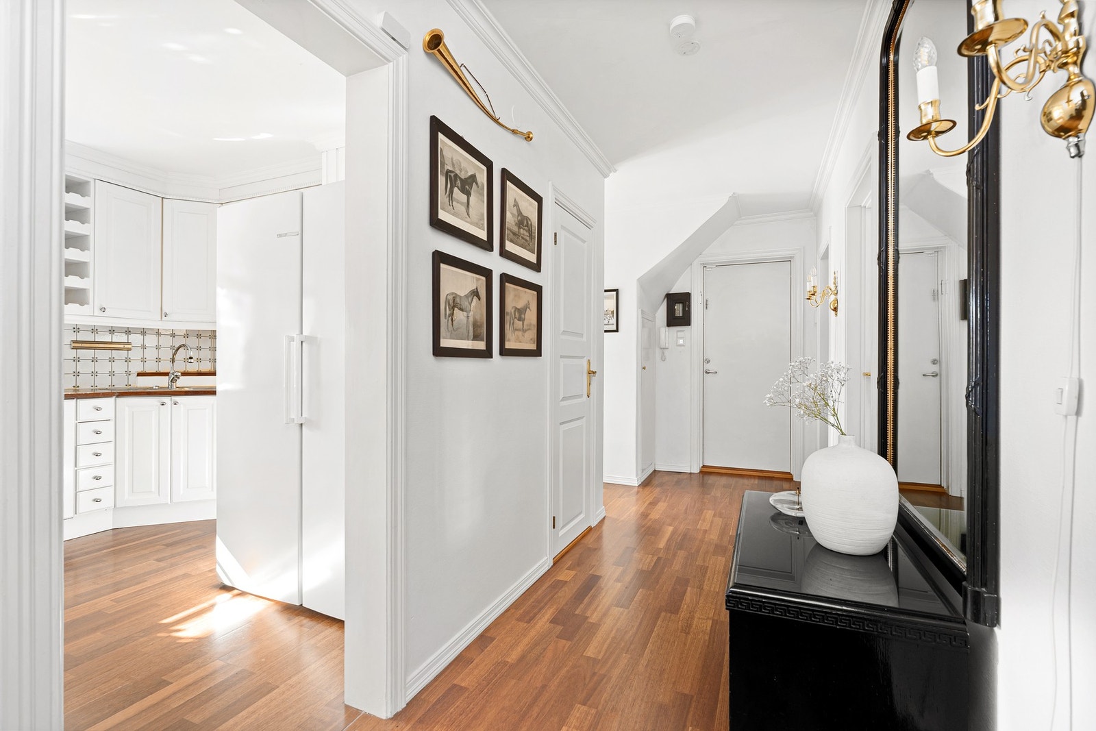 Fra gangen mot kjøkkenet Galleribilde