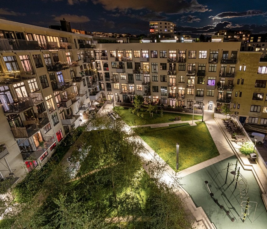 Det store og skjermede gårdsrommet er flittig brukt av både små og store beboere i sameiet. Galleribilde