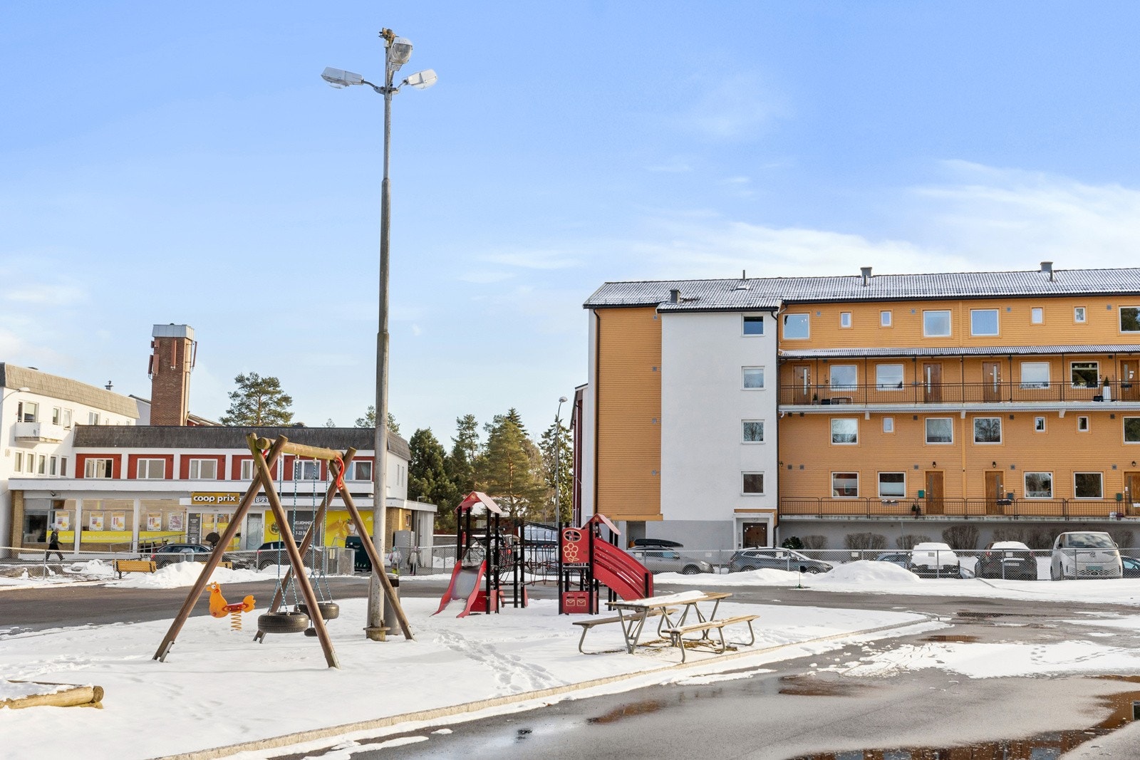 Meget barnevennlig område med hyggelige uteområder. Galleribilde